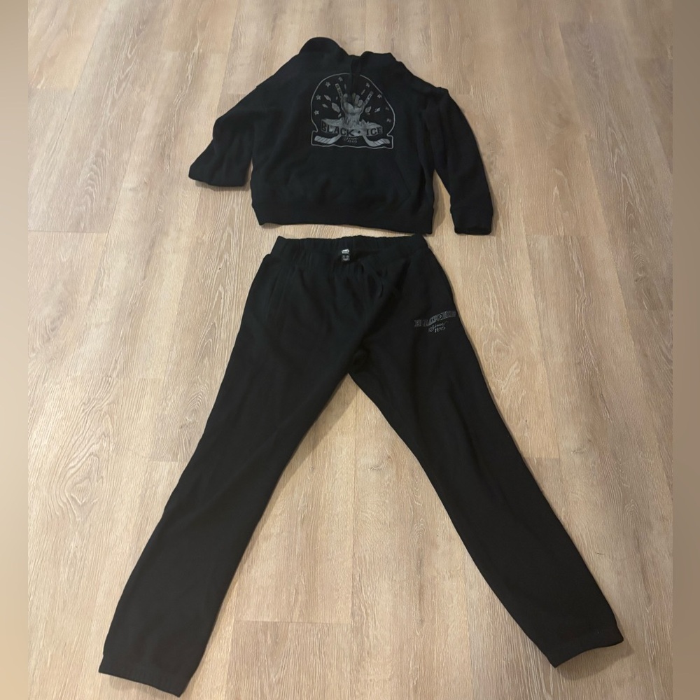 Roots sweatpants black M medium. Hockey Black Ice. W large set sold separately